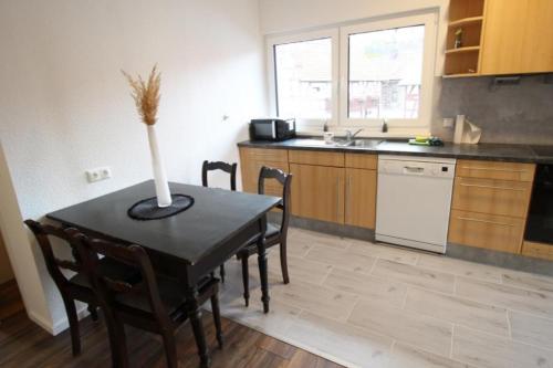 NEU! FeWo Marburg 2 mit Balkon in Lahntal