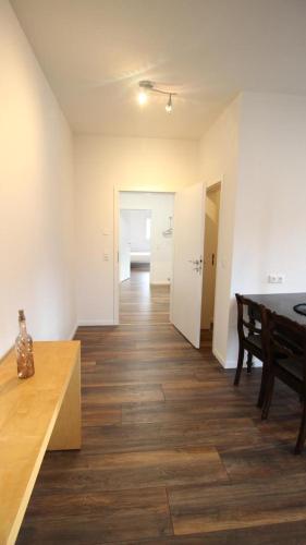 NEU! FeWo Marburg 2 mit Balkon in Lahntal