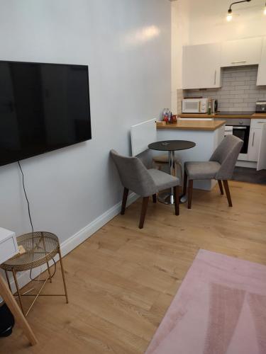 K R Sweet Home Nice one bedroom flat, Edinburgh (photo 7)