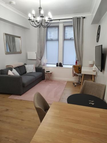 K R Sweet Home Nice one bedroom flat, Edinburgh