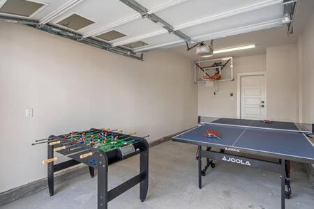 The Black Sands I Outdoor Theatre I Game Room I TV in Lago Vista, USA