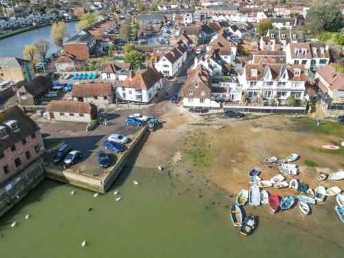 Pass the Keys 3 bedroom Cottage in the heart of beautiful Bosham