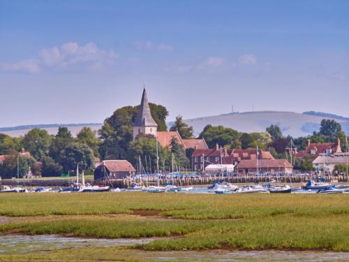 Pass the Keys 3 bedroom Cottage in the heart of beautiful Bosham