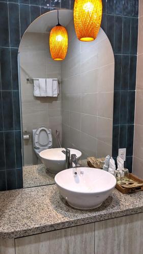 Deluxe Double Room with Balcony image 2