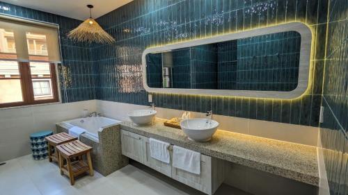 King Suite with Sea View image 3