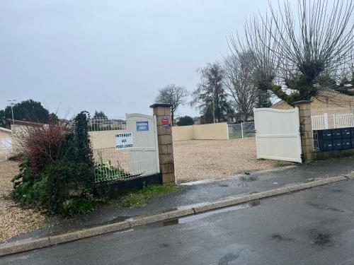 Chambre Les gites de la Gare in Saint Front De Pradoux