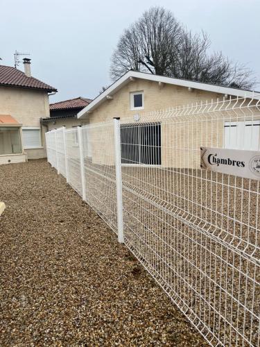 Chambre Les gites de la Gare in Saint Front De Pradoux