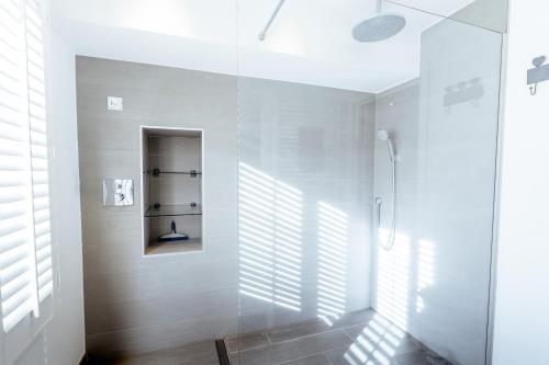 Three-Bedroom Villa image 6