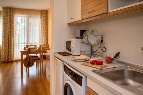 Kitchen, Galeria Holiday Apartments in Obzor
