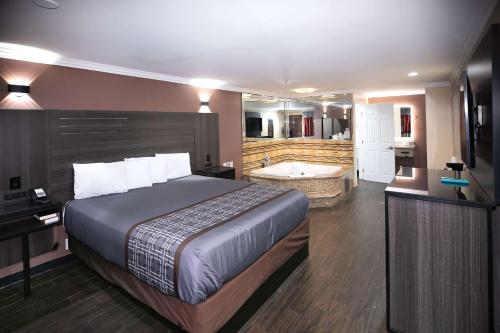 Rodeway Inn & Suites in Bellflower, USA