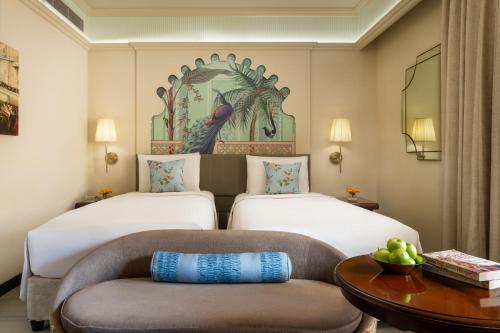Deluxe Room Twin Bed image 3