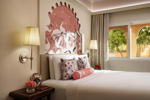 Luxury Room Double Bed image 2