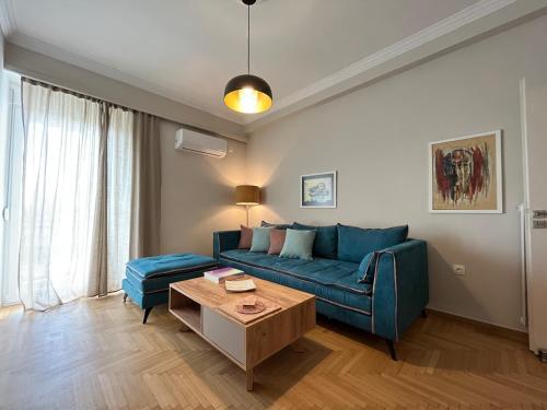 Artist's 1 BD Apt in Keramikos, Atény