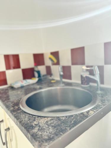 1 bed with kitchenette and bathroom in 考利