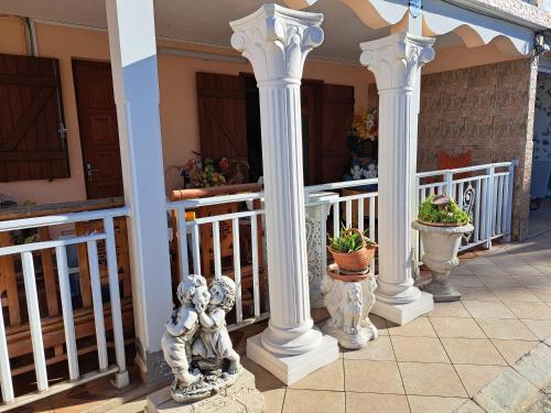 Instalaciones, KANALU in Bouillante