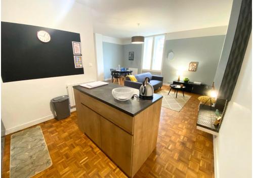 Le 107 - Poitiers - CHU - La Conciergerie. in 博略