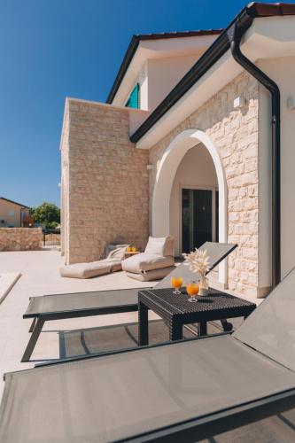 ทัศนียภาพภายนอกโรงแรม, Villa Malina with heated pool in สเวติ อันตอน