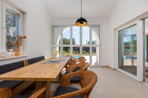 ทัศนียภาพ, Villa Malina with heated pool in สเวติ อันตอน