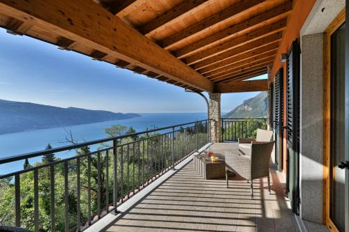 VILLA SOLE with stunning Lake view