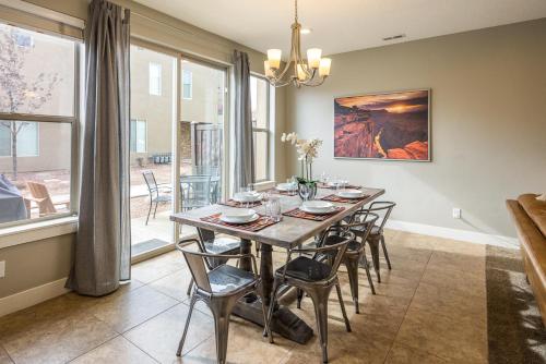 Pet Friendly Flexible 96 Hour Cancellation Stylish Interior Free Bikes Poolside - Entrada 635 - image 14