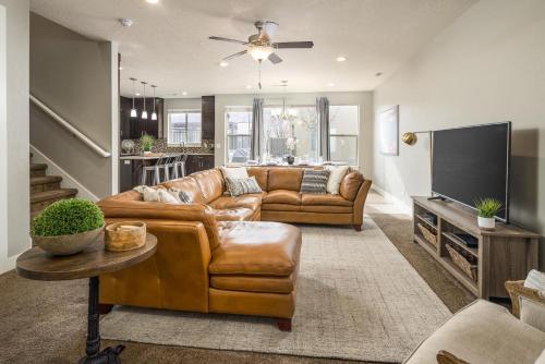 Pet Friendly Flexible 96 Hour Cancellation Stylish Interior Free Bikes Poolside - Entrada 635 - main image