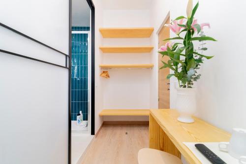 OLBLANC Plaza de Espana by Batuecas in Moncloa