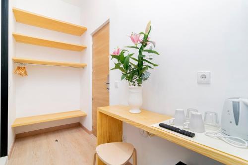 OLBLANC Plaza de Espana by Batuecas in Moncloa