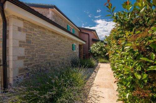 ทัศนียภาพภายนอกโรงแรม, Villa Linna with seaview in ปิเนซิซี