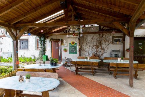 Restoran, Krauterhotel Garni Zur Klostergrotte in Nohra