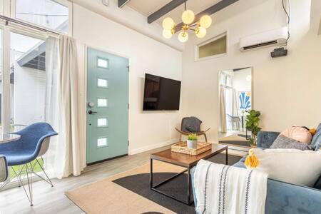 AMAZING Hermosa Beach Location plus Free Parking in Hermosa Beach, USA