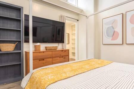 AMAZING Hermosa Beach Location plus Free Parking in Hermosa Beach, USA
