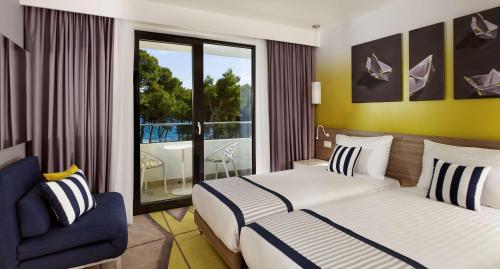 1 queen bed