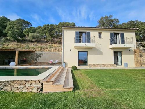 Belle villa avec piscine et vue mer- Hauteurs de Bastia - Location, gîte - Bastia