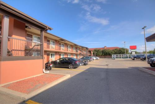 Motel 6-Lethbridge, AB