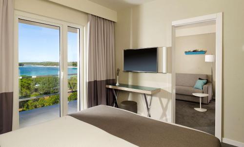 One-Bedroom Suite with Balcony