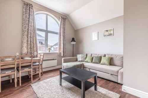 Cosy Central Windsor Apartment , Parking - By Tempstay, Windsor
