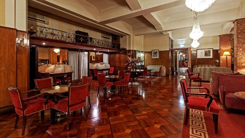 ห้องส่วนกลางสำหรับนั่งเล่น/ดูทีวี, โรงแรมแอสโทเรีย (Hotel Astoria) in โคอิมบรา