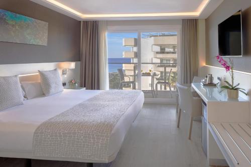 Executive Double or Twin Room with Partial Sea View