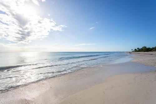 Casa Diva Stunning PH Ocean View 2 bedroom & Office At Mareazul apts - image 4