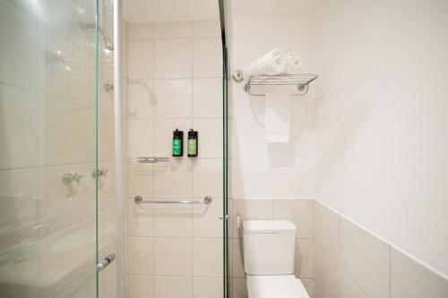 Standard Double Room image 8