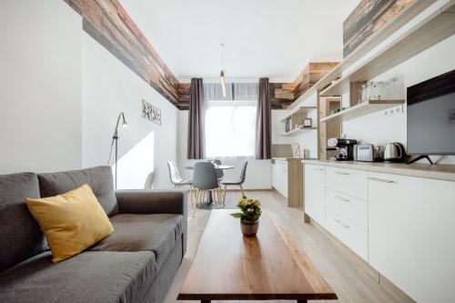 Elemental Retreats - Wood & Water Studios, Budapest