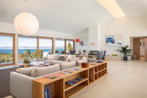 Luxury villa Bracchia Magic Retreat I with heated pool, sauna and jacuzzi on Brac