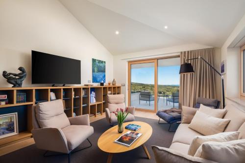 Luxury villa Bracchia Magic Retreat I with heated pool, sauna and jacuzzi on Brac