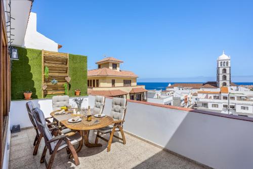 Central Penthouse, close to the Natural pools with Big terrace, ocean & city view 1
