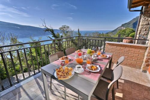 VILLA SOLE with stunning Lake view