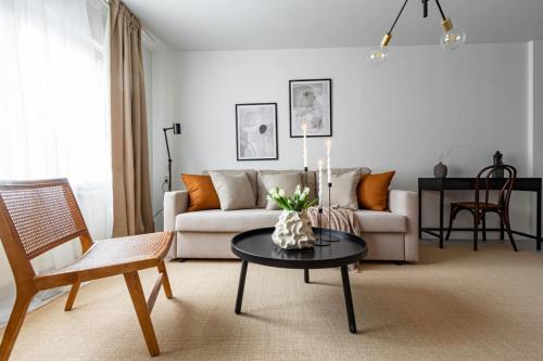 Stylish Studio Haven Ideal for Four Guests, Salem