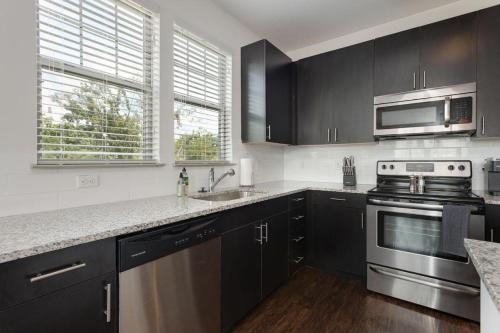 Landing Modern Apartment with Amazing Amenities ID1340 in Franklin, USA