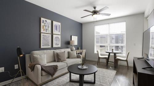 Landing Modern Apartment with Amazing Amenities ID8777X46 in San Diego, USA
