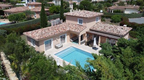 Villa Giovanna avec piscine chauffée à Saint-Raphaël - Accommodation