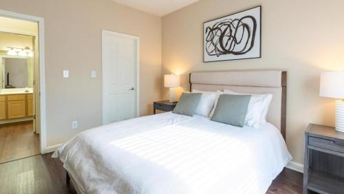 Landing Modern Apartment with Amazing Amenities ID8089X06 in Louisville, USA